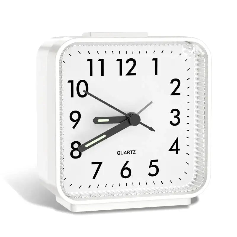Réveil carré blanc moderne à aiguilles lumineuses -  - reveil-a-pile-quartz-lumineux - ["analogique","Jour Nuit","lumineux","petit reveil","Radio R\u00e9veil Lumineux","R\u00e9veil Analogique","simple","voyage"]