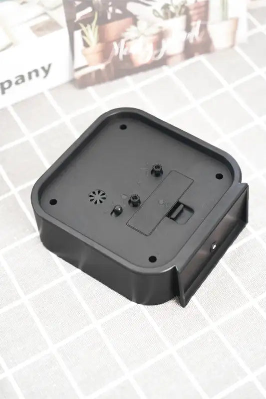 Réveil carré bleu en plastique avec chiffres noirs -  - reveil-analogique-carre - ["ado","analogique","petit","R\u00e9veil Analogique","simple"]