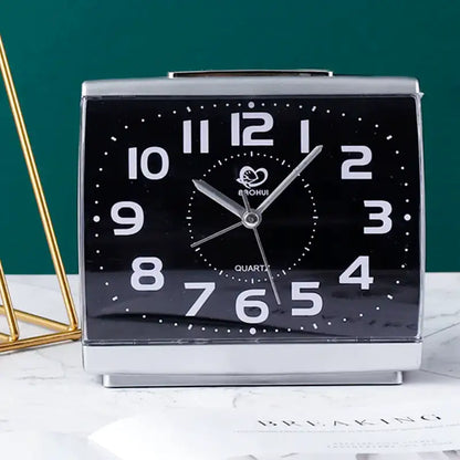 Réveil carré en métal argenté à grands chiffres -  - reveil-simple-pour-senior - ["Jour Nuit"]