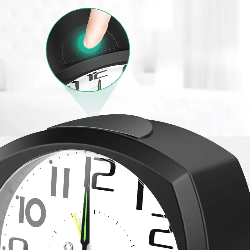 Réveil carré moderne noir avec aiguilles colorées -  - reveil-simple-et-sympa - []