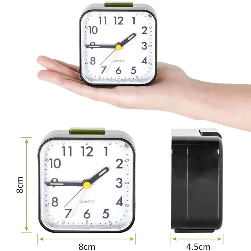 Réveil carré noir à grands chiffres multicolores -  - reveil-a-pile-silencieux - ["analogique","petit","petit reveil","plastique","R\u00e9veil Analogique","simple"]