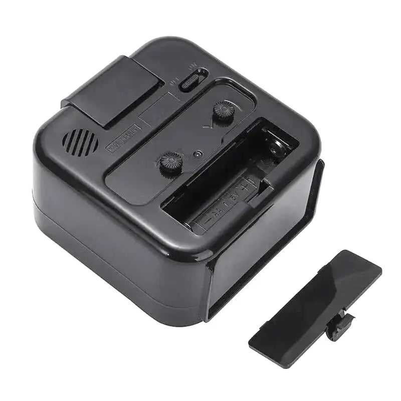 Réveil carré noir à grands chiffres multicolores -  - reveil-a-pile-silencieux - ["analogique","petit","petit reveil","plastique","R\u00e9veil Analogique","simple"]