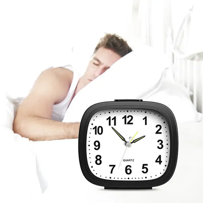 Réveil carré noir en plastique brillant à chiffres larges -  - reveil-simple-et-efficace - []