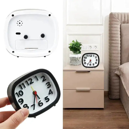 Réveil carré noir mat à aiguilles colorées -  - reveil-a-pile-sans-tic-tac - ["analogique","petit","petit reveil","R\u00e9veil Analogique","simple"]