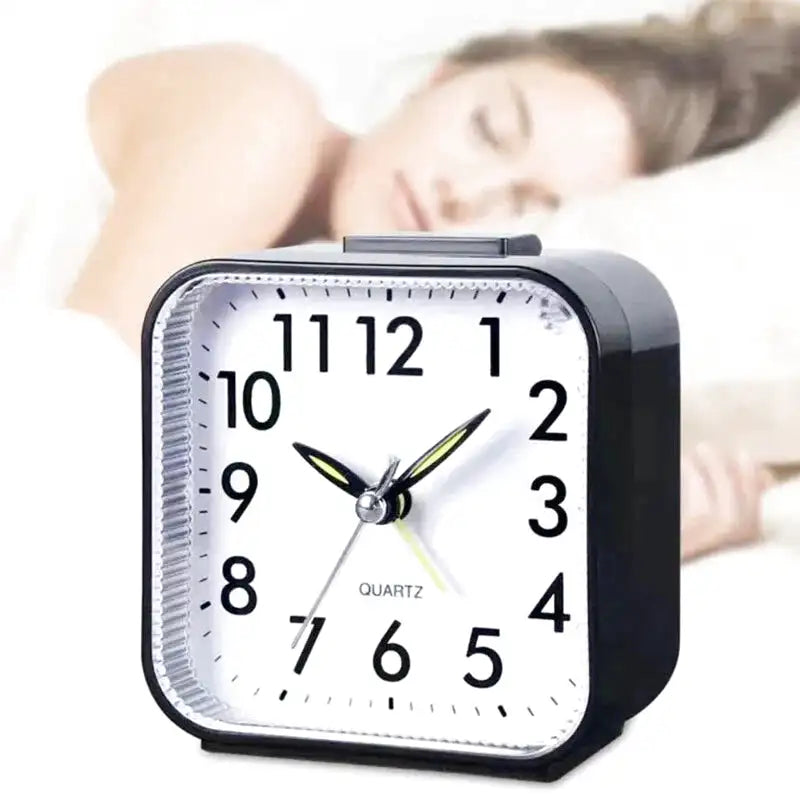 Réveil carré noire à chiffres contrastés -  - reveil-simple-avec-pile - ["carr\u00e9","Jour Nuit","pile","voyage"]