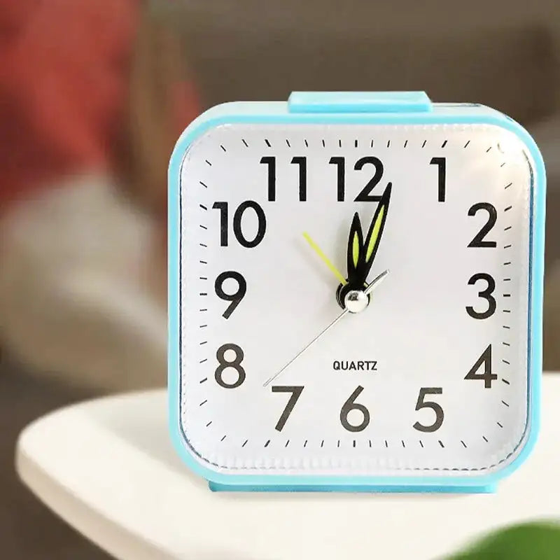 Réveil carré noire à chiffres contrastés -  - reveil-simple-avec-pile - ["carr\u00e9","Jour Nuit","pile","voyage"]