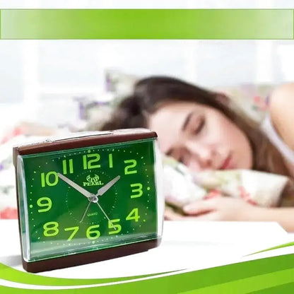 Réveil carré quartz vert avec chiffres blancs contrastés