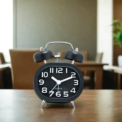 Réveil carré mat avec clochettes argentées design scandinave