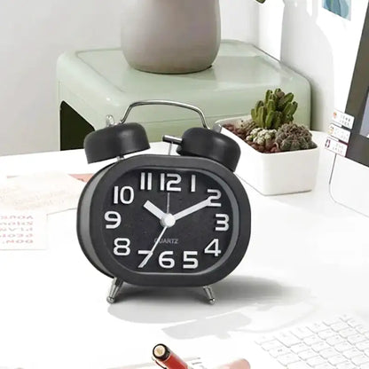 Réveil carré mat avec clochettes argentées design scandinave