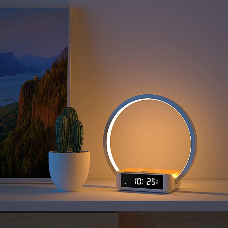 Réveil lumineux circulaire bois avec chargeur sans fil -  - reveil-chargeur-induction-design - ["bois","connect\u00e9","digital","lumineux","lumi\u00e8re","radio reveil","radio reveil bois","r\u00e9veil connect\u00e9","simple"]
