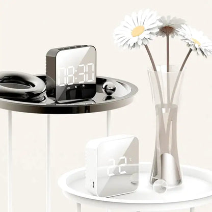 Réveil cube noir à affichage LED blanc