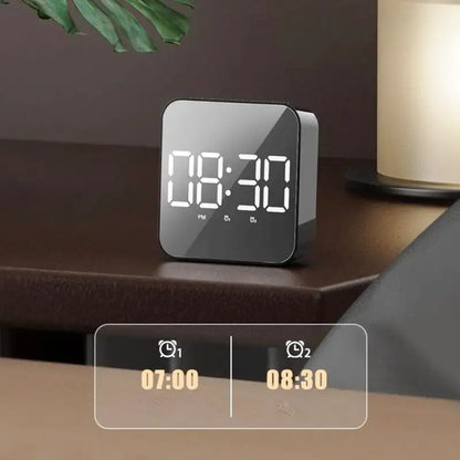 Réveil cube noir à affichage LED blanc