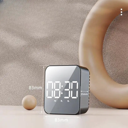 Réveil cube noir à affichage LED blanc