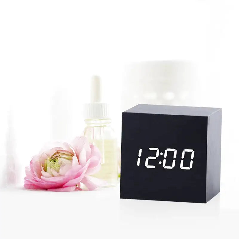 Réveil cube numérique noir à affichage LED blanc
