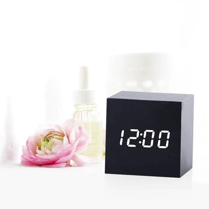 Réveil cube numérique noir à affichage LED blanc