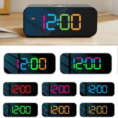 Réveil digital blanc à chiffres multicolores grand format