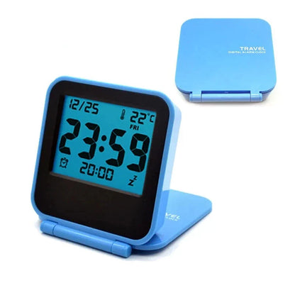 Réveil carré LCD avec coque en silicone bleue -  - reveil-digital-de-voyage - ["digital","num\u00e9rique","petit","petit reveil","r\u00e9veil connect\u00e9","r\u00e9veil digital","simple","voyage"]