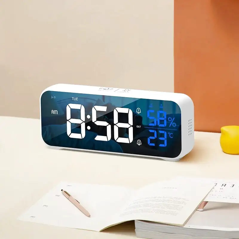 Réveil digital noir brillant avec affichage LED bleu