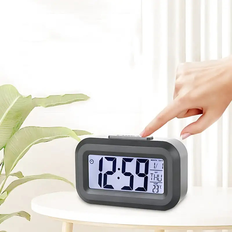 Réveil digital noir mat avec écran LCD large