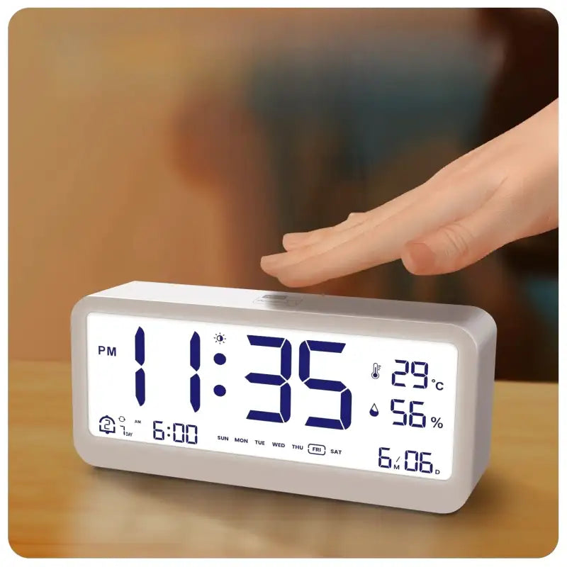 Réveil digital rectangulaire blanc avec affichage multifonction