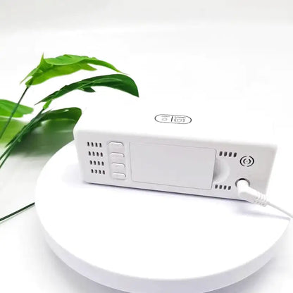 Réveil digital rectangulaire en bois clair naturel