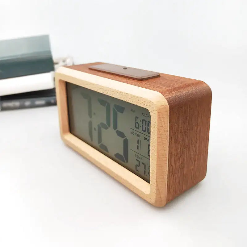 Réveil digital rectangulaire en bois naturel