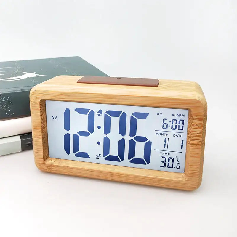 Réveil digital rectangulaire en bois naturel