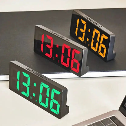 Réveil digital rectangulaire en plastique noir à LED verte