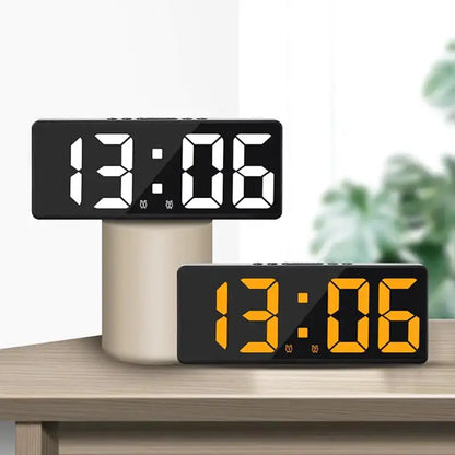 Réveil digital rectangulaire en plastique noir à LED verte