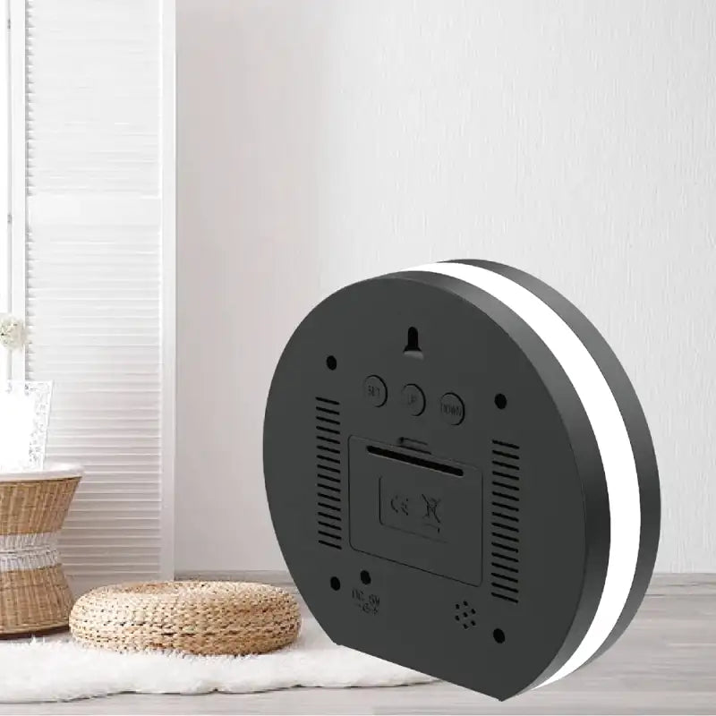 Réveil digital rond en métal argenté brillant