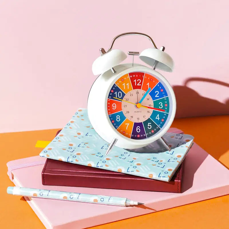 Réveil double cloche blanc avec cadran multicolore 24h