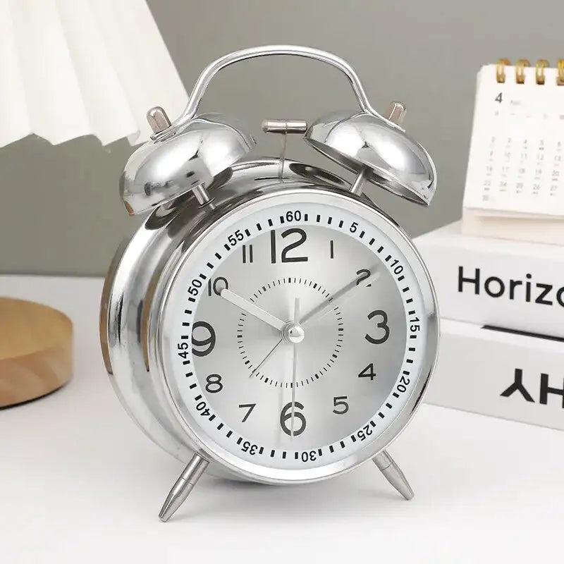 Réveil double cloche en métal argenté rétro