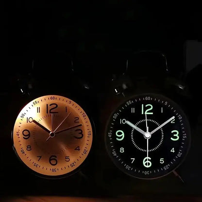 Réveil double cloche en métal argenté rétro