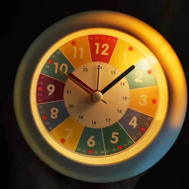 Réveil rond multicolore avec veilleuse intégrée -  - reveil-educatif-veilleuse - ["ado","analogique","couleur","enfant","petit","r\u00e9veil enfant","simple","\u00e9ducatif"]