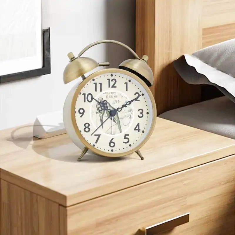 Réveil en métal doré motif floral vintage