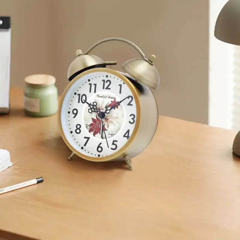 Réveil en métal doré motif floral vintage