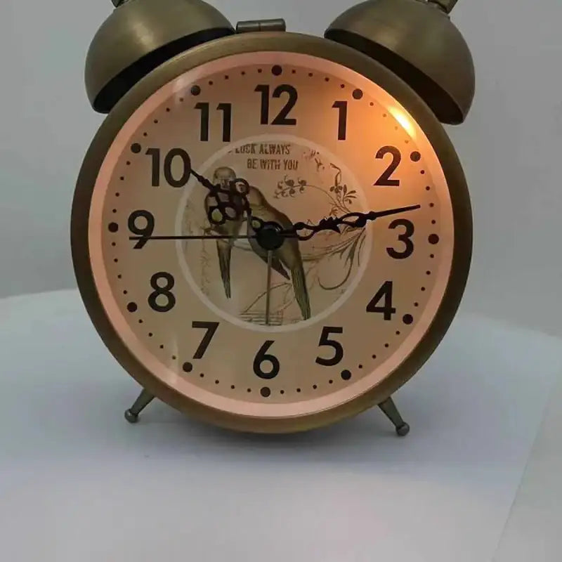 Réveil en métal doré motif floral vintage