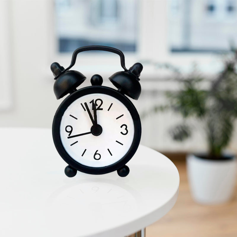 Réveil rond bleu en métal à double cloche -  - reveil-enfant-couleur - ["analogique","petit","R\u00e9veil Analogique","simple","vintage","voyage"]