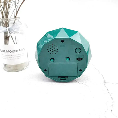 Réveil facetté noir brillant à chiffres noirs contrastés - Comptoir du Réveil - 