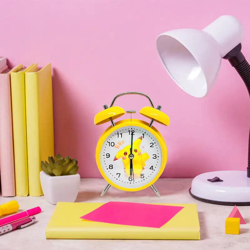 Réveil jaune vintage en métal avec personnage animé - Comptoir du Réveil - 