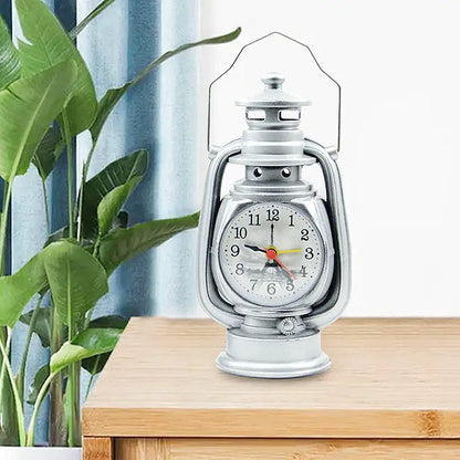 Réveil lanterne vintage en métal doré -  - reveil-vintage-en-metal-lampe-a-huile - ["analogique","Jour Nuit","R\u00e9veil Analogique"]
