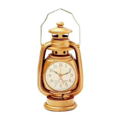 Réveil lanterne vintage en métal doré -  - reveil-vintage-en-metal-lampe-a-huile - ["analogique","Jour Nuit","R\u00e9veil Analogique"]