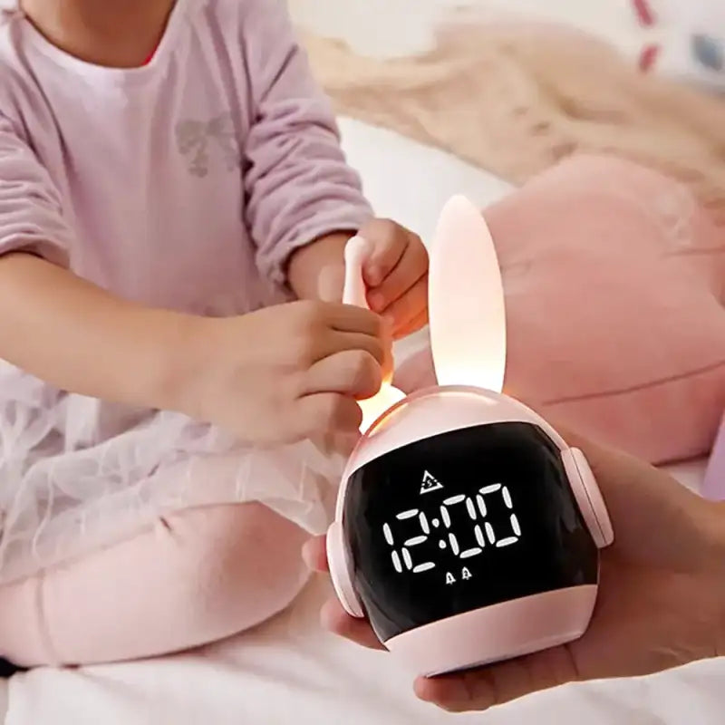 Réveil lapin numérique rose avec veilleuse intégrée -  - reveil-ado-fille - ["ado","digital","enfant","fille","gar\u00e7on","lapin","lumineux","num\u00e9rique","petit","Radio R\u00e9veil Lumineux","r\u00e9veil digital","r\u00e9veil enfant","simple","veilleuse"]