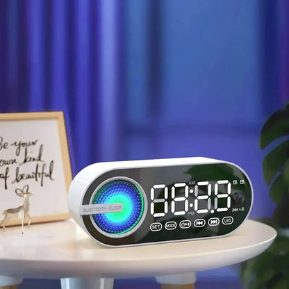 Réveil LED blanc avec anneau lumineux coloré -  - reveil-connecte-avec-radio-fm - ["connect\u00e9","digital","lumineux","lumi\u00e8re","num\u00e9rique","petit reveil","simple"]