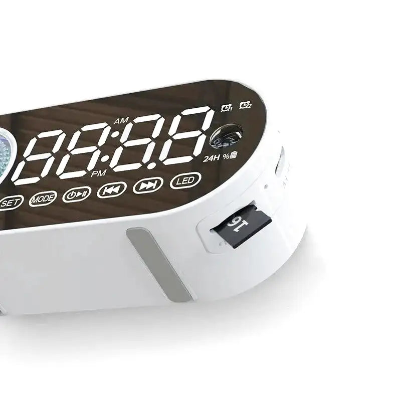 Réveil LED blanc avec anneau lumineux coloré -  - reveil-connecte-avec-radio-fm - ["connect\u00e9","digital","lumineux","lumi\u00e8re","num\u00e9rique","petit reveil","simple"]