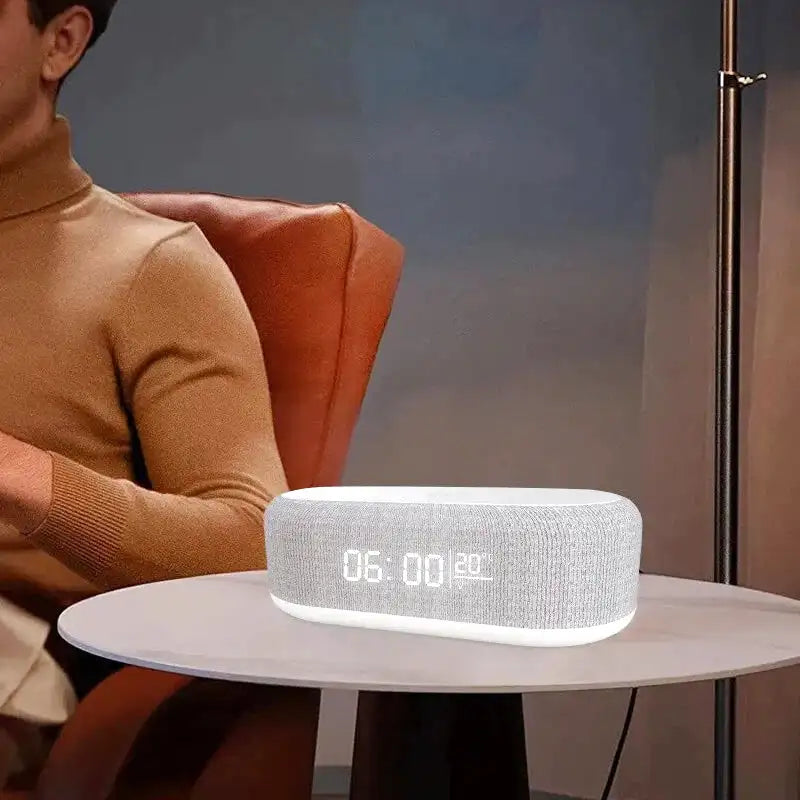 Réveil LED rectangulaire tissu gris avec chargeur induction -  - reveil-connecte-avec-chargeur-induction - ["digital","lumineux","num\u00e9rique","petit reveil","simple"]