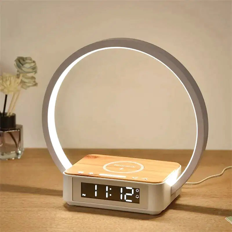 Réveil lumineux circulaire bois avec chargeur sans fil -  - reveil-chargeur-induction-design - ["bois","connect\u00e9","digital","lumineux","lumi\u00e8re","radio reveil","radio reveil bois","r\u00e9veil connect\u00e9","simple"]