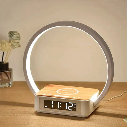 Réveil lumineux circulaire bois avec chargeur sans fil -  - reveil-chargeur-induction-design - ["bois","connect\u00e9","digital","lumineux","lumi\u00e8re","radio reveil","radio reveil bois","r\u00e9veil connect\u00e9","simple"]