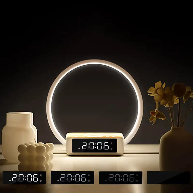 Réveil lumineux circulaire bois avec chargeur sans fil -  - reveil-chargeur-induction-design - ["bois","connect\u00e9","digital","lumineux","lumi\u00e8re","radio reveil","radio reveil bois","r\u00e9veil connect\u00e9","simple"]