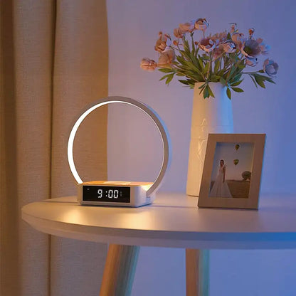 Réveil lumineux circulaire bois avec chargeur sans fil -  - reveil-chargeur-induction-design - ["bois","connect\u00e9","digital","lumineux","lumi\u00e8re","radio reveil","radio reveil bois","r\u00e9veil connect\u00e9","simple"]